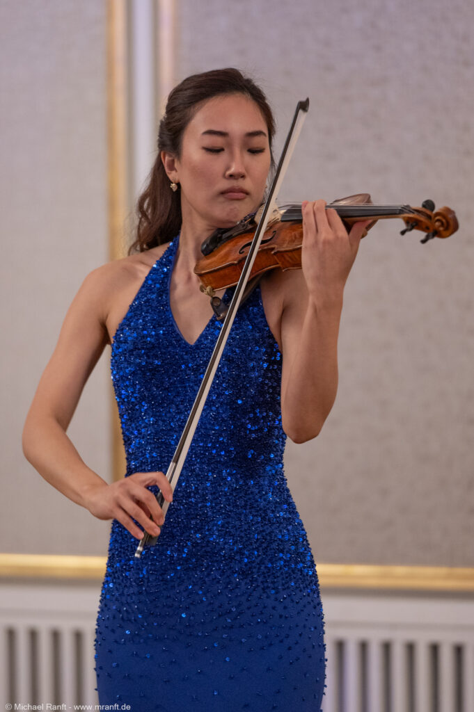 Miha Zhu
